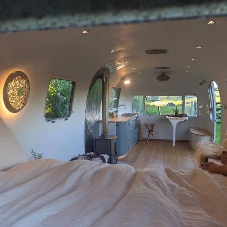 Airstream, Vintage American Caravan & Hottub Ashburton Exterior foto