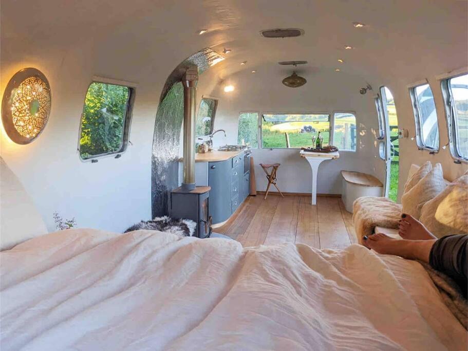 Airstream, Vintage American Caravan & Hottub Ashburton Exterior foto