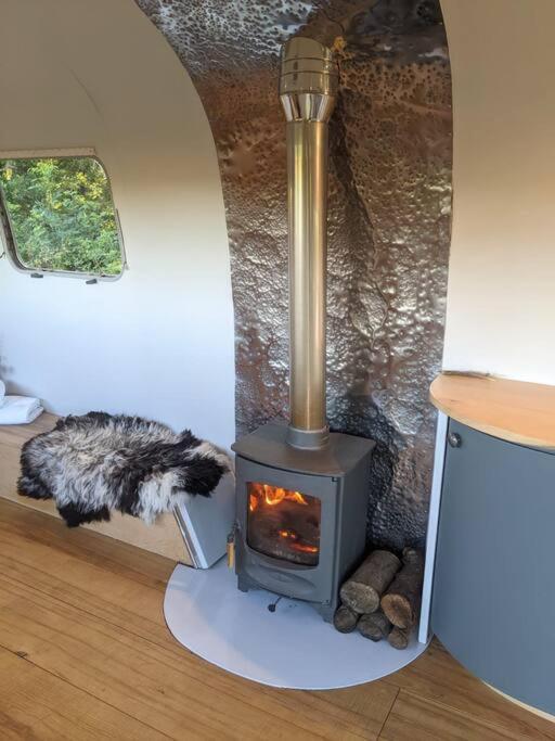 Airstream, Vintage American Caravan & Hottub Ashburton Exterior foto