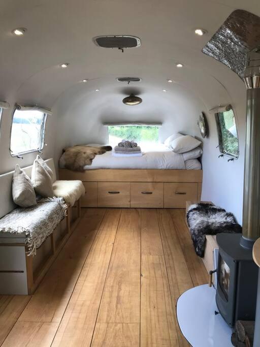 Airstream, Vintage American Caravan & Hottub Ashburton Exterior foto
