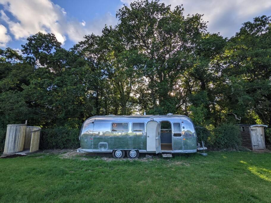 Airstream, Vintage American Caravan & Hottub Ashburton Exterior foto