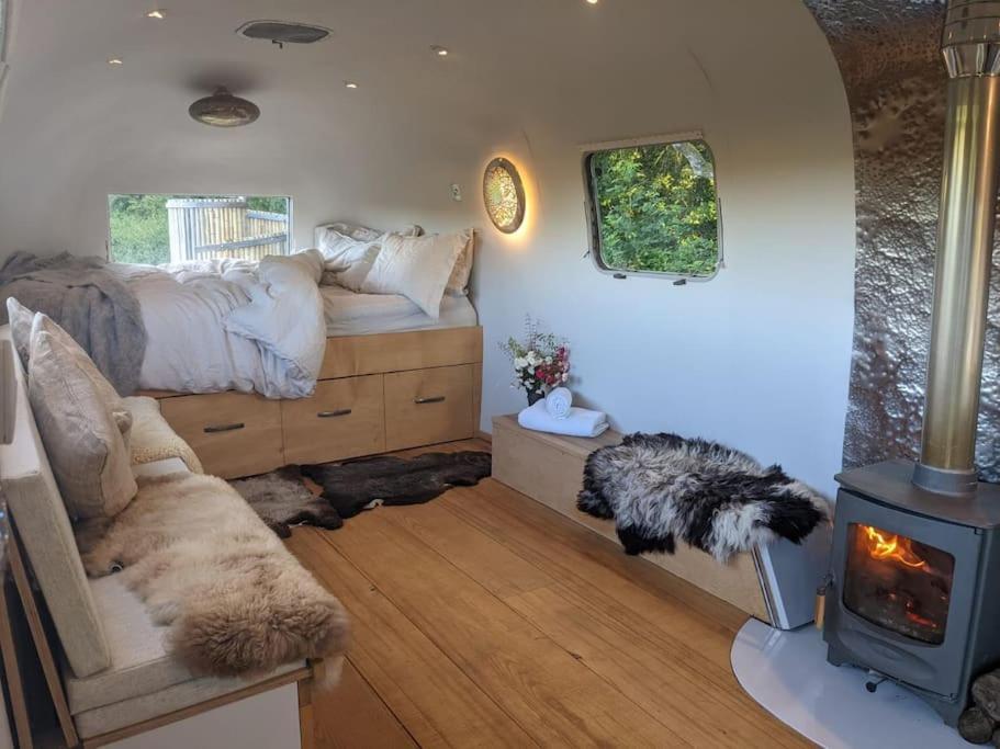 Airstream, Vintage American Caravan & Hottub Ashburton Exterior foto